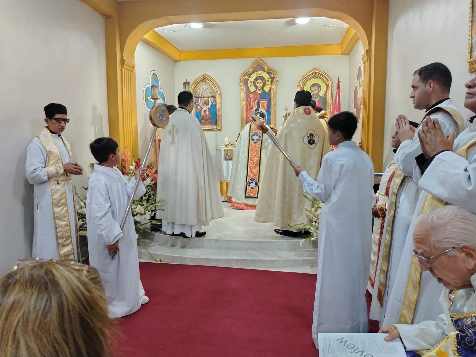 Celebración de la Santa Liturgia en una capilla de la ICAOP