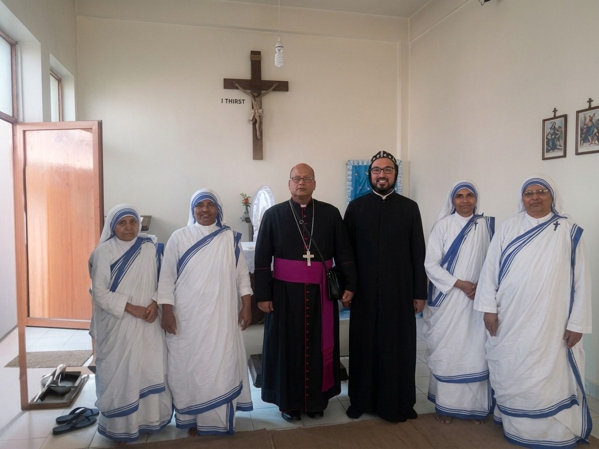 Obispos de la ICAOP junto a religiosas durante una visita